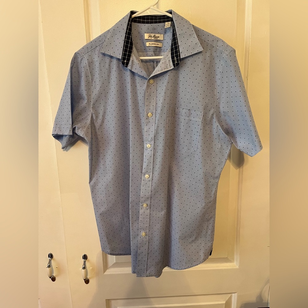 Van Heusen Men's Blue Short Sleeve button down shirt. EUC. Size 15- 15 1/2.